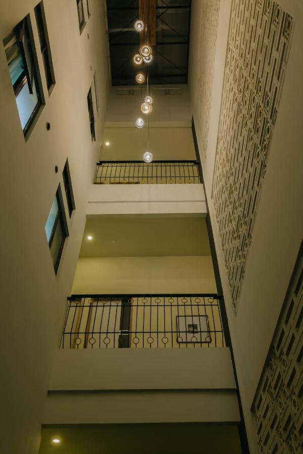 Urbanest Inn House Slipi Jakarta Extérieur photo