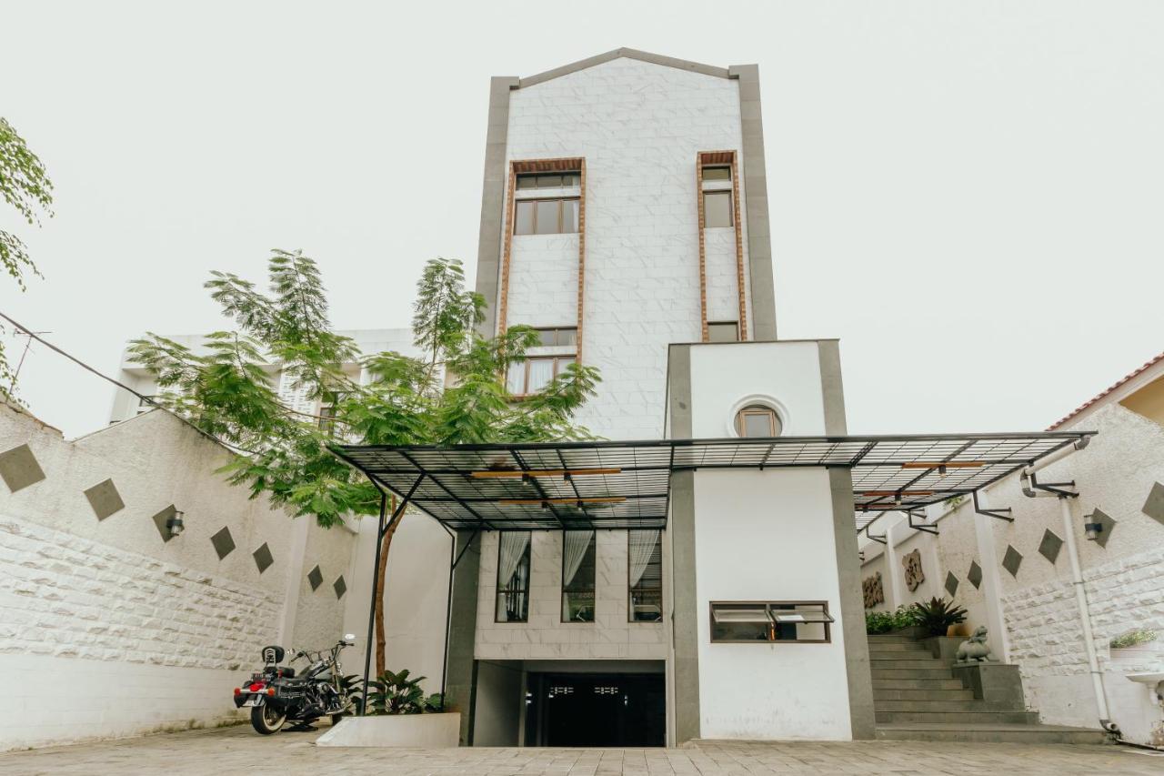 Urbanest Inn House Slipi Jakarta Extérieur photo