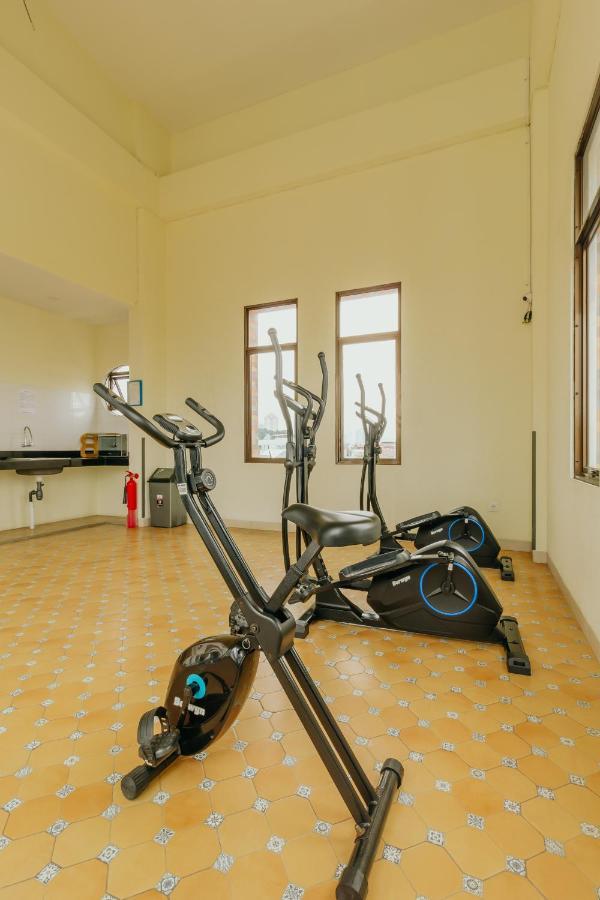 Urbanest Inn House Slipi Jakarta Extérieur photo