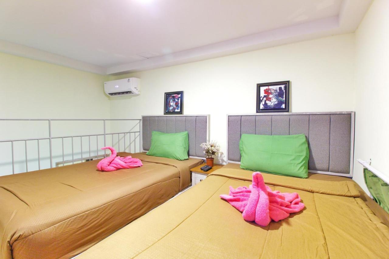 Urbanest Inn House Slipi Jakarta Chambre photo