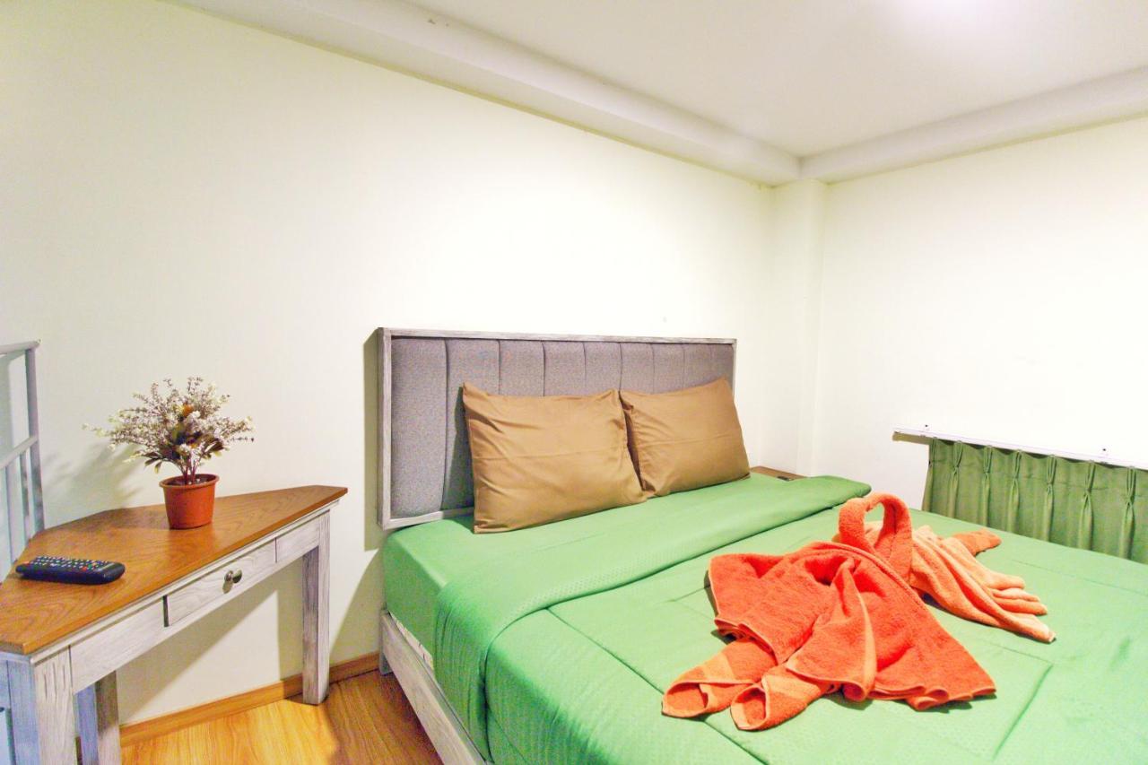 Urbanest Inn House Slipi Jakarta Chambre photo