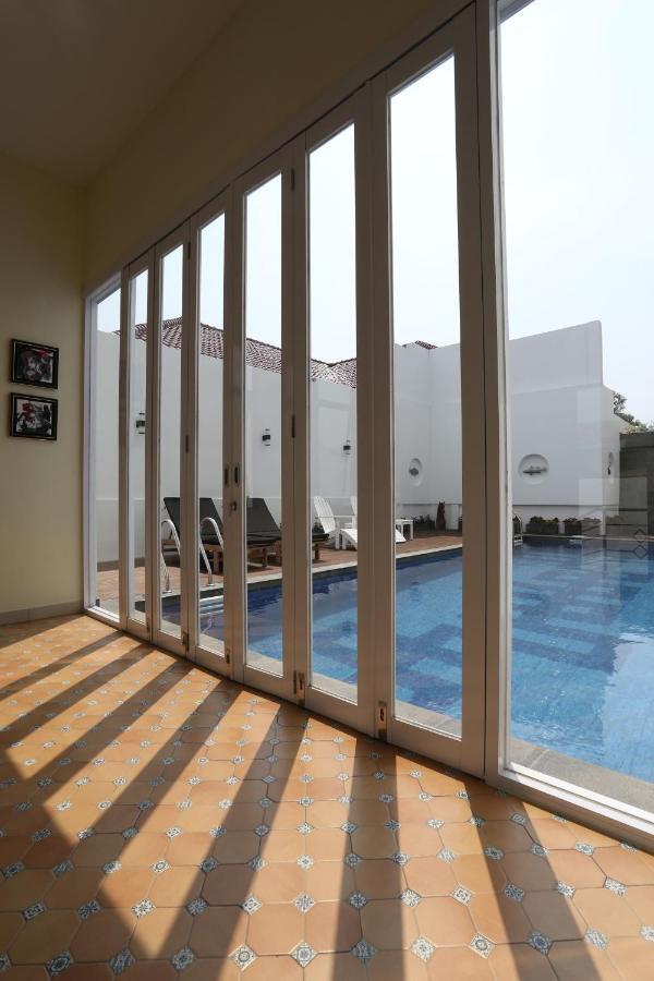Urbanest Inn House Slipi Jakarta Extérieur photo